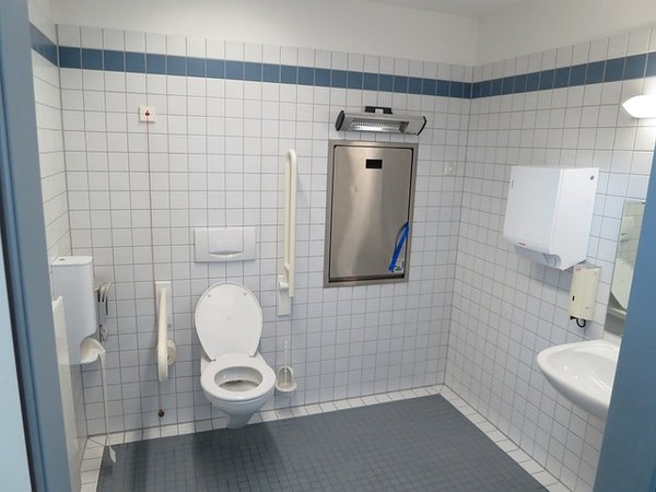 Quel est l'importance d'avoir des toilettes séparées?